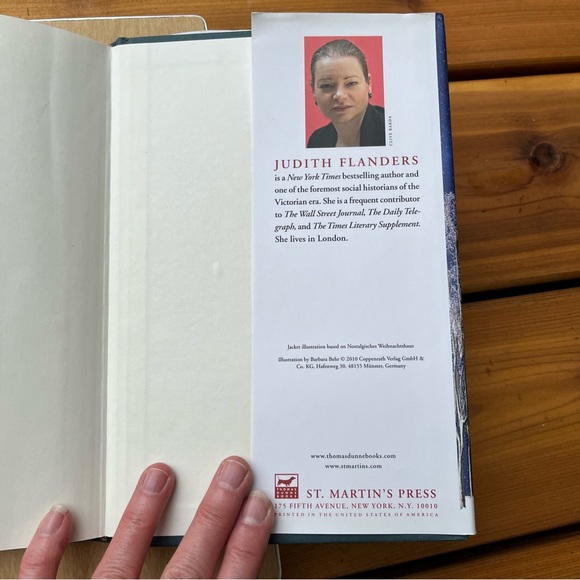 Christmas A Biography First Edition Hardcover Book By Judith Flanders - Picture 4 of 14